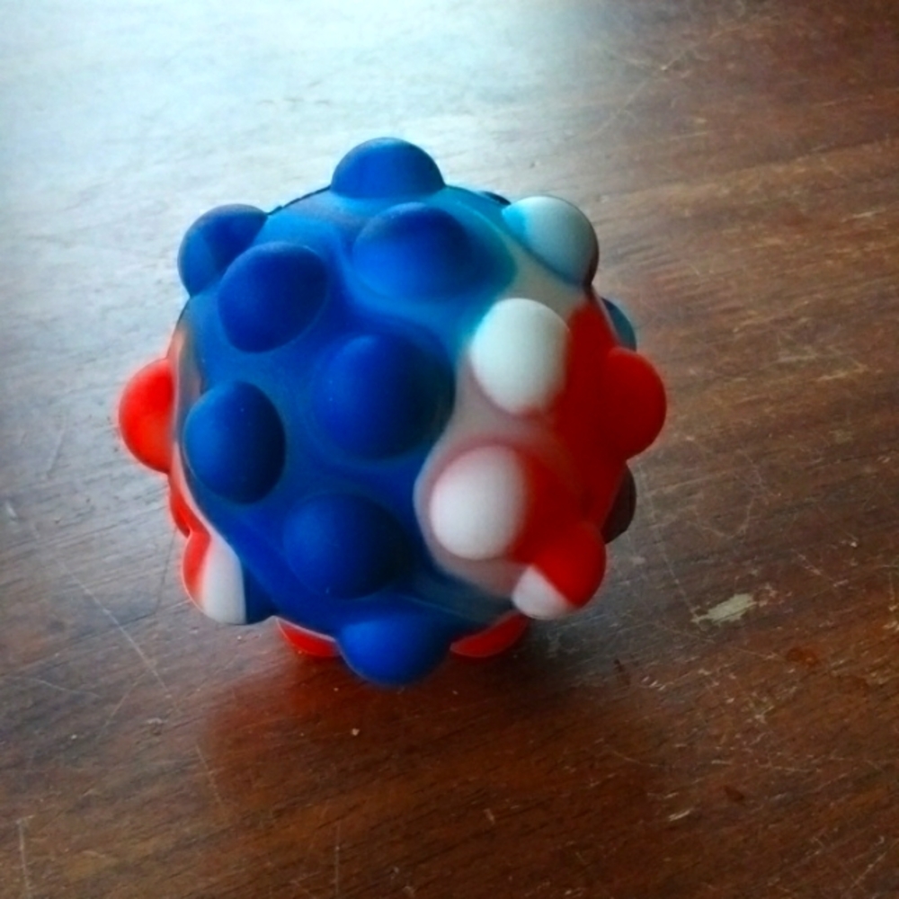 Fidget popitball color:red and blue